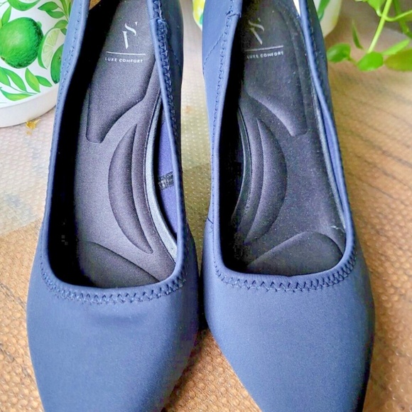Simply Vera Vera Wang Stevie All-Over Stretch Heels Shoes Pumps Black sz 9 Navy - Picture 7 of 7
